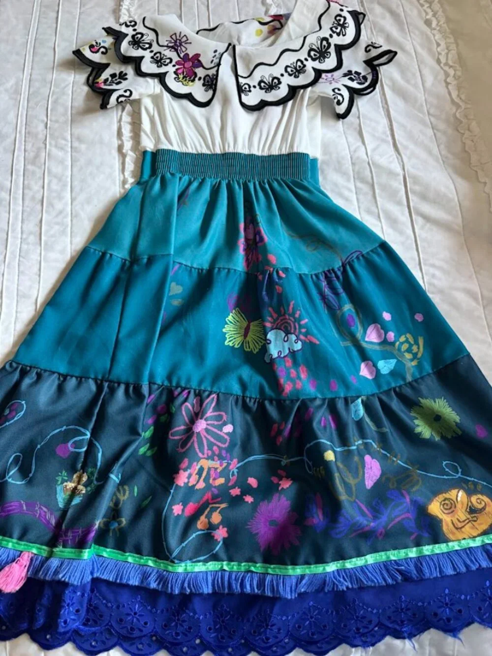Disney Parks Deluxe Encanto Girls 7/8 Mirabel Costume Dress